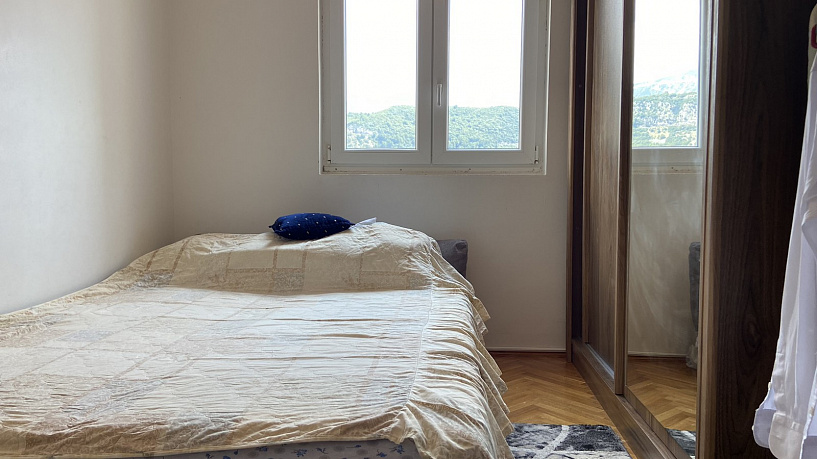 Квартира с двумя спальными комнатами и видом на море в Будве
