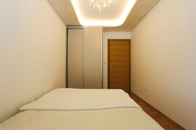 Две квартиры с двумя спальными комнатами в Будве в тихом месте