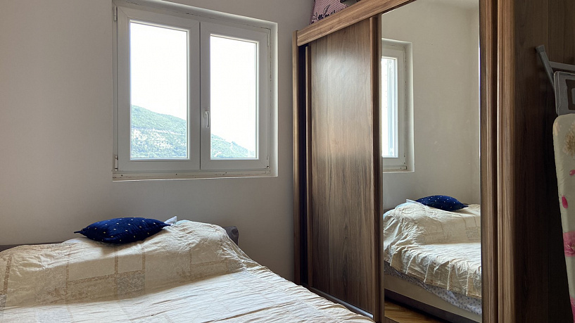 Квартира с двумя спальными комнатами и видом на море в Будве